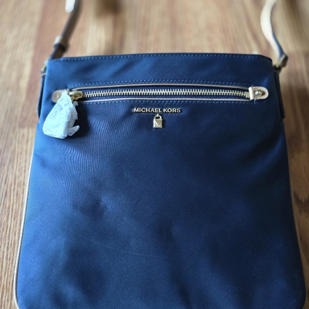 Michael Kors Large Crossbody Nylon Kelsey Admiral Navy NWT - Picture 3 of 8